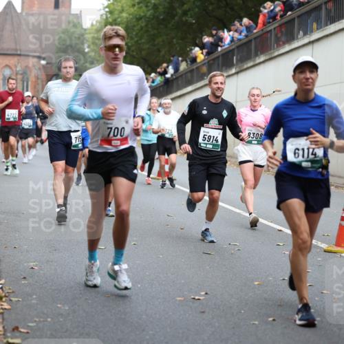 05.10.2025 - 20. swb-Marathon Bremen Michael Strokosch http://msf.ph/oto/9221175 05.10.2025 12:52:59 Laufen 4727, 715, 700, 5914, 8308, 6114 meine-sportfotos.de