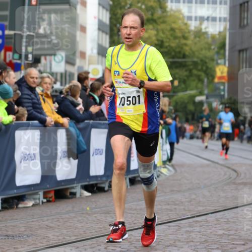 05.10.2025 - 20. swb-Marathon Bremen Strokosch-Dieckow http://msf.ph/oto/9221176 05.10.2025 10:37:45 Ziel 10347, 10501, 10775, 11176 meine-sportfotos.de