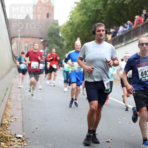 05.10.2025 - 20. swb-Marathon Bremen Michael Strokosch http://msf.ph/oto/9221178 05.10.2025 12:53:00 Laufen 4774, 6871, 71 meine-sportfotos.de