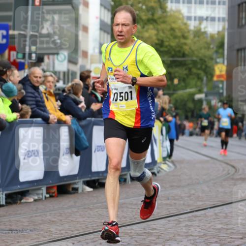05.10.2025 - 20. swb-Marathon Bremen Strokosch-Dieckow http://msf.ph/oto/9221179 05.10.2025 10:37:45 Ziel 10347, 10501, 10775, 11176 meine-sportfotos.de