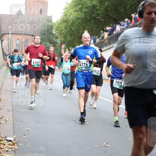 05.10.2025 - 20. swb-Marathon Bremen Michael Strokosch http://msf.ph/oto/9221180 05.10.2025 12:53:01 Laufen 5385, 4727, 2491, 4774, 110, 4630, 2919 meine-sportfotos.de