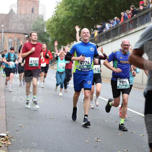 05.10.2025 - 20. swb-Marathon Bremen Michael Strokosch http://msf.ph/oto/9221181 05.10.2025 12:53:02 Laufen 4727, 9365, 2491, 4774, 110, 4630, 2919 meine-sportfotos.de