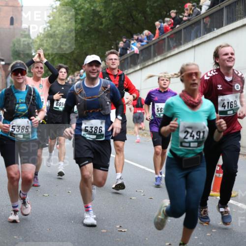 05.10.2025 - 20. swb-Marathon Bremen Michael Strokosch http://msf.ph/oto/9221193 05.10.2025 12:53:05 Laufen 5549, 102024, 6014, 5385, 5386, 5, 56, 2491, 4169 meine-sportfotos.de