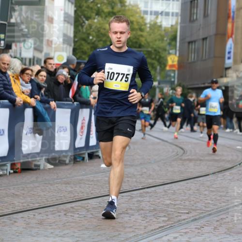05.10.2025 - 20. swb-Marathon Bremen Strokosch-Dieckow http://msf.ph/oto/9221195 05.10.2025 10:37:51 Ziel 10775, 11465 meine-sportfotos.de