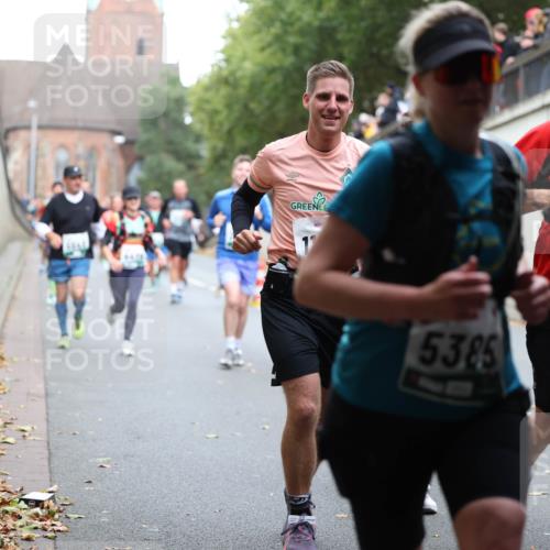 05.10.2025 - 20. swb-Marathon Bremen Michael Strokosch http://msf.ph/oto/9221197 05.10.2025 12:53:06 Laufen 5385 meine-sportfotos.de