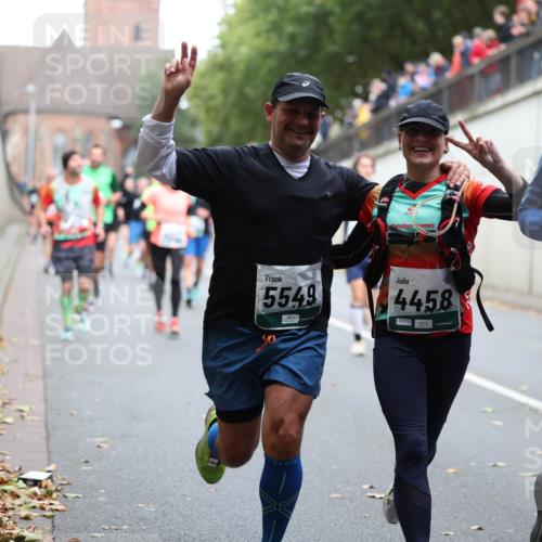 05.10.2025 - 20. swb-Marathon Bremen Michael Strokosch http://msf.ph/oto/9221212 05.10.2025 12:53:09 Laufen 5549, 06721, 4458, 06719, 3947 meine-sportfotos.de