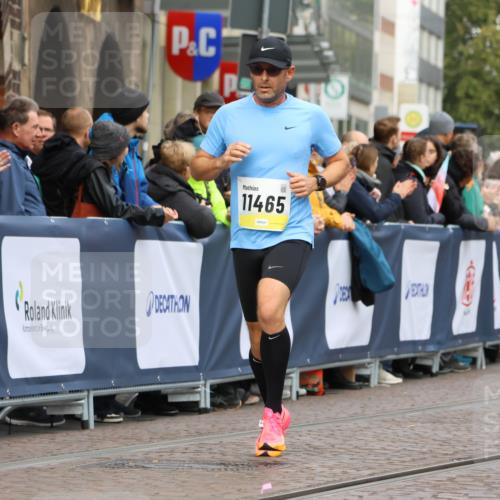05.10.2025 - 20. swb-Marathon Bremen Strokosch-Dieckow http://msf.ph/oto/9221213 05.10.2025 10:37:57 Ziel 9755, 11328, 11465 meine-sportfotos.de