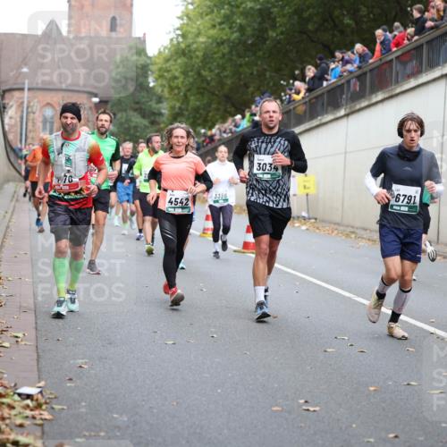 05.10.2025 - 20. swb-Marathon Bremen Michael Strokosch http://msf.ph/oto/9221215 05.10.2025 12:53:10 Laufen 76, 4542, 3386, 3034, 6791 meine-sportfotos.de