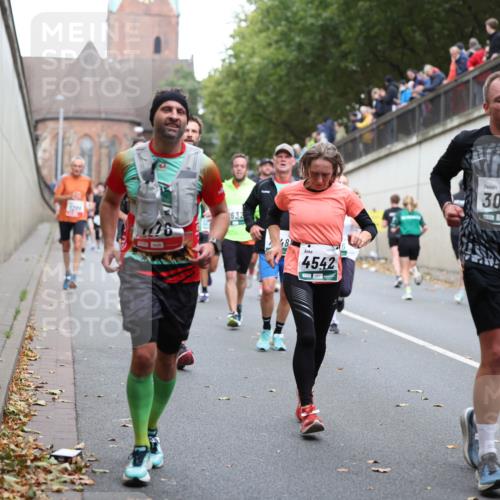 05.10.2025 - 20. swb-Marathon Bremen Michael Strokosch http://msf.ph/oto/9221219 05.10.2025 12:53:12 Laufen 201, 632, 48, 4542, 3034 meine-sportfotos.de
