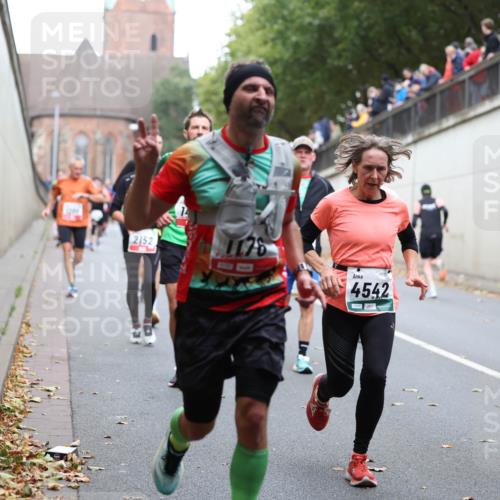 05.10.2025 - 20. swb-Marathon Bremen Michael Strokosch http://msf.ph/oto/9221220 05.10.2025 12:53:12 Laufen 2152, 4542 meine-sportfotos.de