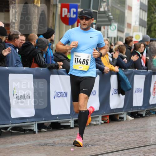 05.10.2025 - 20. swb-Marathon Bremen Strokosch-Dieckow http://msf.ph/oto/9221222 05.10.2025 10:37:57 Ziel 9755, 11328, 11465 meine-sportfotos.de