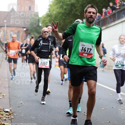05.10.2025 - 20. swb-Marathon Bremen Michael Strokosch http://msf.ph/oto/9221224 05.10.2025 12:53:14 Laufen 2152, 1417, 3386 meine-sportfotos.de