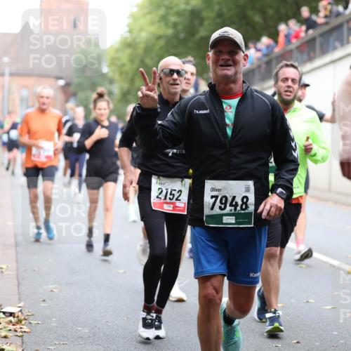 05.10.2025 - 20. swb-Marathon Bremen Michael Strokosch http://msf.ph/oto/9221226 05.10.2025 12:53:15 Laufen 2, 2152, 7948 meine-sportfotos.de