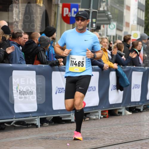 05.10.2025 - 20. swb-Marathon Bremen Strokosch-Dieckow http://msf.ph/oto/9221227 05.10.2025 10:37:57 Ziel 9755, 11328, 11465 meine-sportfotos.de
