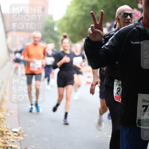 05.10.2025 - 20. swb-Marathon Bremen Michael Strokosch http://msf.ph/oto/9221229 05.10.2025 12:53:15 Laufen 0, 2, 7948 meine-sportfotos.de