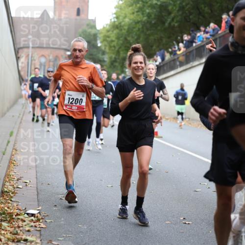 05.10.2025 - 20. swb-Marathon Bremen Michael Strokosch http://msf.ph/oto/9221230 05.10.2025 12:53:16 Laufen 1200 meine-sportfotos.de
