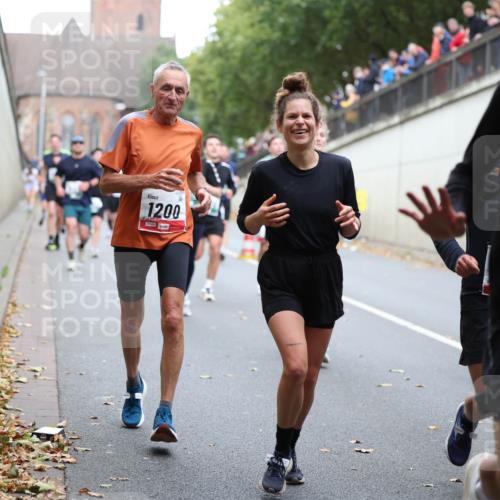 05.10.2025 - 20. swb-Marathon Bremen Michael Strokosch http://msf.ph/oto/9221232 05.10.2025 12:53:16 Laufen 1200, 1858 meine-sportfotos.de