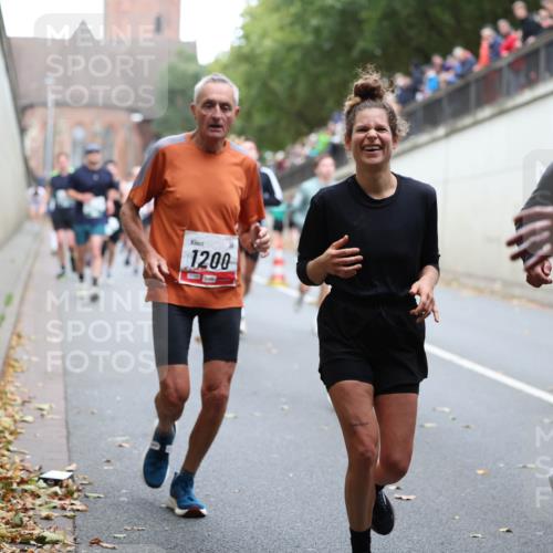 05.10.2025 - 20. swb-Marathon Bremen Michael Strokosch http://msf.ph/oto/9221233 05.10.2025 12:53:16 Laufen 1200, 675, 00309 meine-sportfotos.de