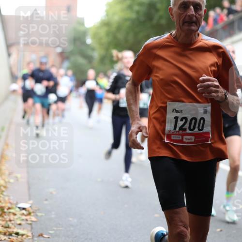 05.10.2025 - 20. swb-Marathon Bremen Michael Strokosch http://msf.ph/oto/9221236 05.10.2025 12:53:18 Laufen 1200, 4156, 01369 meine-sportfotos.de