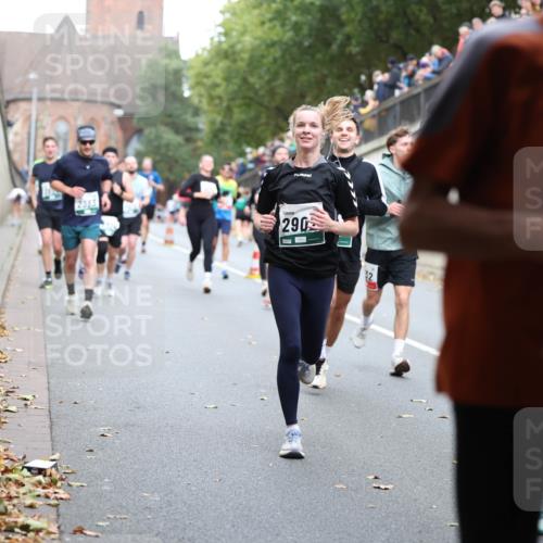 05.10.2025 - 20. swb-Marathon Bremen Michael Strokosch http://msf.ph/oto/9221238 05.10.2025 12:53:18 Laufen 290, 2, 1200 meine-sportfotos.de