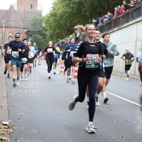 05.10.2025 - 20. swb-Marathon Bremen Michael Strokosch http://msf.ph/oto/9221239 05.10.2025 12:53:18 Laufen 89, 2383, 8374, 78, 2902 meine-sportfotos.de