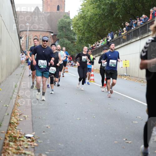 05.10.2025 - 20. swb-Marathon Bremen Michael Strokosch http://msf.ph/oto/9221240 05.10.2025 12:53:19 Laufen 2383, 8374, 3536, 249, 7893, 9, 2902 meine-sportfotos.de