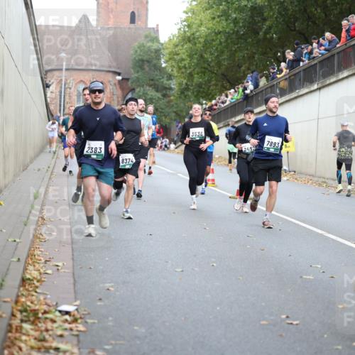 05.10.2025 - 20. swb-Marathon Bremen Michael Strokosch http://msf.ph/oto/9221241 05.10.2025 12:53:19 Laufen 2383, 8374, 3536, 2492, 7893, 9, 32 meine-sportfotos.de