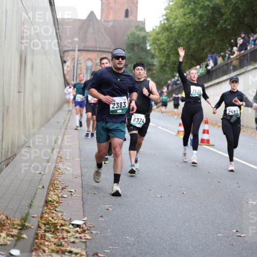 05.10.2025 - 20. swb-Marathon Bremen Michael Strokosch http://msf.ph/oto/9221244 05.10.2025 12:53:20 Laufen 2383, 8374, 3536, 2492, 7893 meine-sportfotos.de