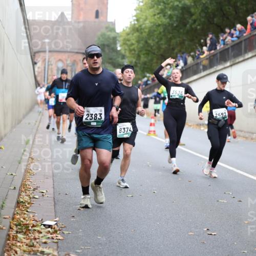 05.10.2025 - 20. swb-Marathon Bremen Michael Strokosch http://msf.ph/oto/9221246 05.10.2025 12:53:20 Laufen 2383, 8374, 3536, 2492, 7893 meine-sportfotos.de