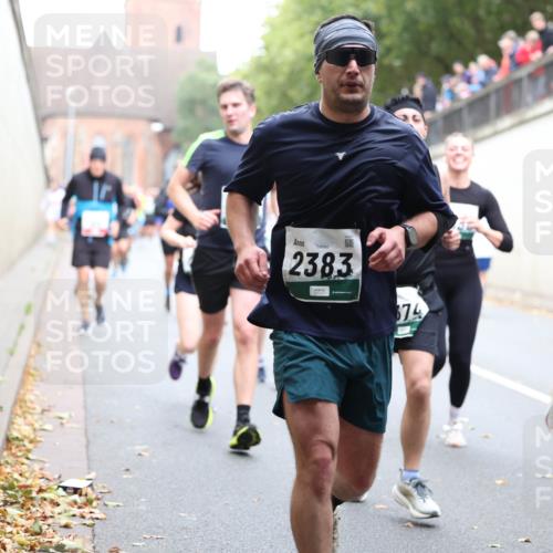 05.10.2025 - 20. swb-Marathon Bremen Michael Strokosch http://msf.ph/oto/9221252 05.10.2025 12:53:22 Laufen 2383, 374, 2492 meine-sportfotos.de