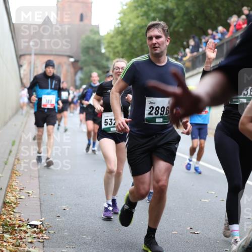 05.10.2025 - 20. swb-Marathon Bremen Michael Strokosch http://msf.ph/oto/9221255 05.10.2025 12:53:23 Laufen 186, 532, 2896 meine-sportfotos.de