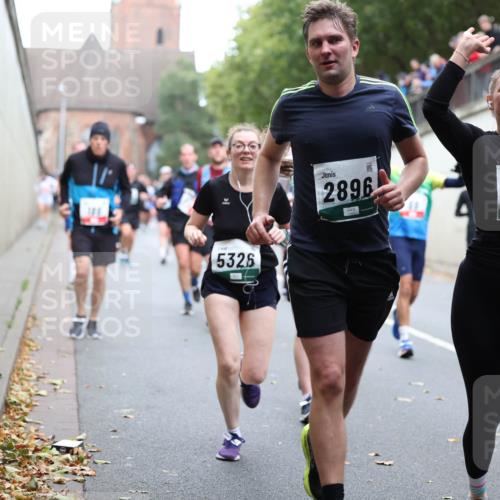 05.10.2025 - 20. swb-Marathon Bremen Michael Strokosch http://msf.ph/oto/9221256 05.10.2025 12:53:23 Laufen 5326, 2896, 3536 meine-sportfotos.de