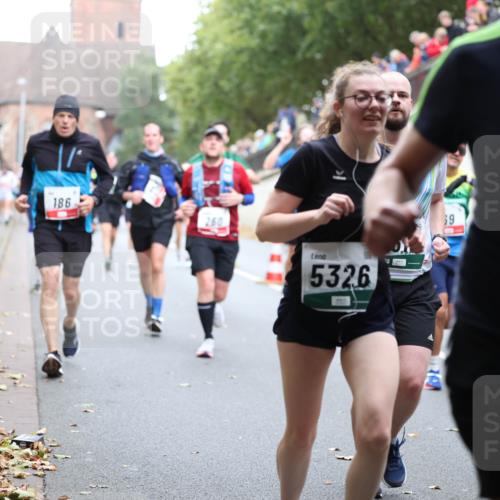 05.10.2025 - 20. swb-Marathon Bremen Michael Strokosch http://msf.ph/oto/9221258 05.10.2025 12:53:24 Laufen 186, 5326, 69, 29, 2896 meine-sportfotos.de