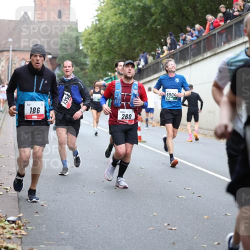 05.10.2025 - 20. swb-Marathon Bremen Michael Strokosch http://msf.ph/oto/9221260 05.10.2025 12:53:24 Laufen 186, 260, 6904, 532 meine-sportfotos.de