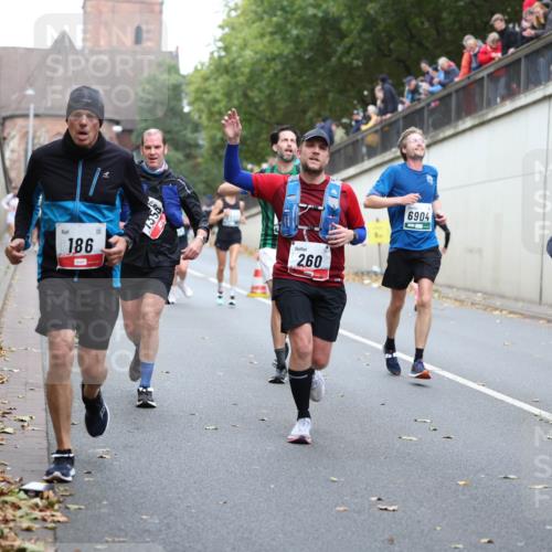 05.10.2025 - 20. swb-Marathon Bremen Michael Strokosch http://msf.ph/oto/9221261 05.10.2025 12:53:24 Laufen 186, 260, 6904, 69, 59 meine-sportfotos.de