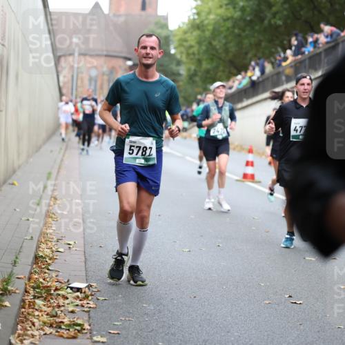 05.10.2025 - 20. swb-Marathon Bremen Michael Strokosch http://msf.ph/oto/9221268 05.10.2025 12:53:27 Laufen 5787, 247, 477 meine-sportfotos.de