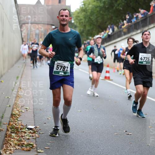 05.10.2025 - 20. swb-Marathon Bremen Michael Strokosch http://msf.ph/oto/9221269 05.10.2025 12:53:28 Laufen 5782, 4775 meine-sportfotos.de