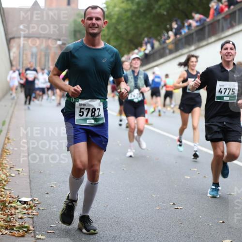 05.10.2025 - 20. swb-Marathon Bremen Michael Strokosch http://msf.ph/oto/9221270 05.10.2025 12:53:28 Laufen 0, 5781, 4775 meine-sportfotos.de