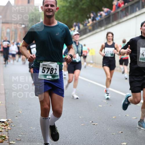 05.10.2025 - 20. swb-Marathon Bremen Michael Strokosch http://msf.ph/oto/9221272 05.10.2025 12:53:28 Laufen 5781, 4775 meine-sportfotos.de