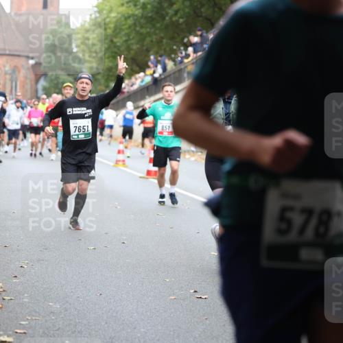 05.10.2025 - 20. swb-Marathon Bremen Michael Strokosch http://msf.ph/oto/9221273 05.10.2025 12:53:29 Laufen 7651, 851, 5782 meine-sportfotos.de