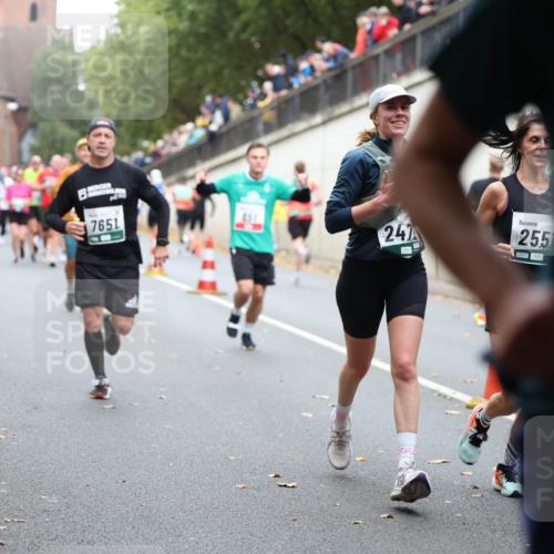 05.10.2025 - 20. swb-Marathon Bremen Michael Strokosch http://msf.ph/oto/9221274 05.10.2025 12:53:30 Laufen 7651, 247, 255 meine-sportfotos.de