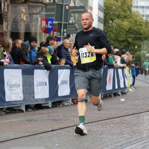 05.10.2025 - 20. swb-Marathon Bremen Strokosch-Dieckow http://msf.ph/oto/9221275 05.10.2025 10:38:03 Ziel 9755, 11328 meine-sportfotos.de