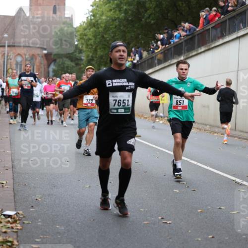 05.10.2025 - 20. swb-Marathon Bremen Michael Strokosch http://msf.ph/oto/9221277 05.10.2025 12:53:31 Laufen 447, 7, 89, 7651, 851 meine-sportfotos.de