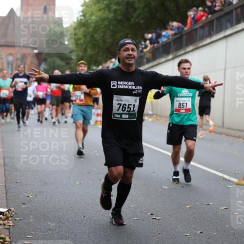 05.10.2025 - 20. swb-Marathon Bremen Michael Strokosch http://msf.ph/oto/9221278 05.10.2025 12:53:31 Laufen 1975, 7651, 851 meine-sportfotos.de