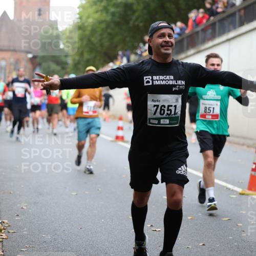05.10.2025 - 20. swb-Marathon Bremen Michael Strokosch http://msf.ph/oto/9221281 05.10.2025 12:53:31 Laufen 1975, 7651, 07110, 851 meine-sportfotos.de