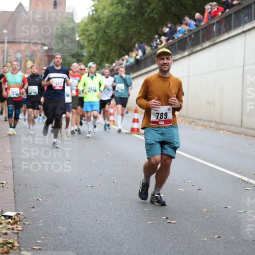 05.10.2025 - 20. swb-Marathon Bremen Michael Strokosch http://msf.ph/oto/9221285 05.10.2025 12:53:33 Laufen 5312, 3941, 1447, 789 meine-sportfotos.de