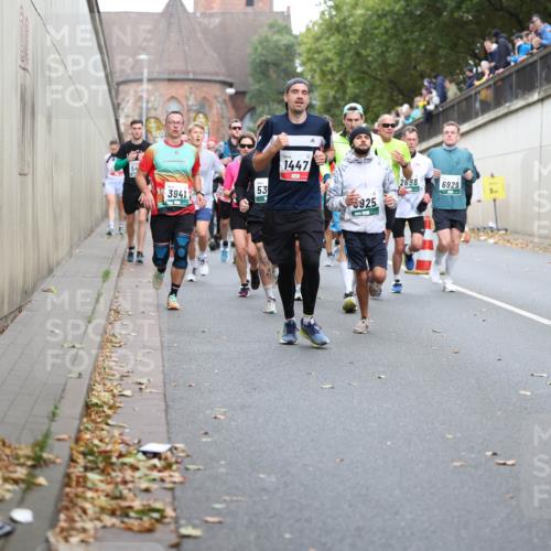 05.10.2025 - 20. swb-Marathon Bremen Michael Strokosch http://msf.ph/oto/9221287 05.10.2025 12:53:34 Laufen 1447, 53, 3941, 2698, 6929, 925 meine-sportfotos.de