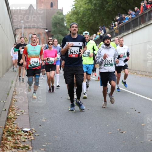 05.10.2025 - 20. swb-Marathon Bremen Michael Strokosch http://msf.ph/oto/9221289 05.10.2025 12:53:35 Laufen 93, 3941, 0662, 1447, 6920, 6925, 38 meine-sportfotos.de