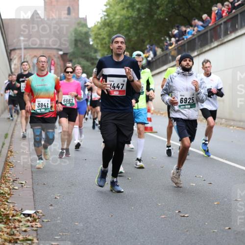 05.10.2025 - 20. swb-Marathon Bremen Michael Strokosch http://msf.ph/oto/9221290 05.10.2025 12:53:35 Laufen 3941, 6662, 447, 0, 6925 meine-sportfotos.de