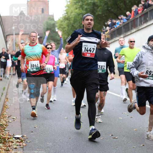 05.10.2025 - 20. swb-Marathon Bremen Michael Strokosch http://msf.ph/oto/9221293 05.10.2025 12:53:36 Laufen 3941, 6662, 1447, 382, 68, 6925 meine-sportfotos.de